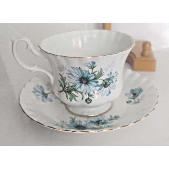 Royal Albert Montrose shape Cup and Saucer set Marguerite Pattern 1980's - Picture 12 of 16